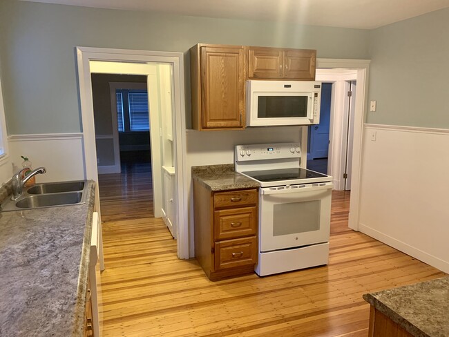 Kitchen - 16 Appleton Place