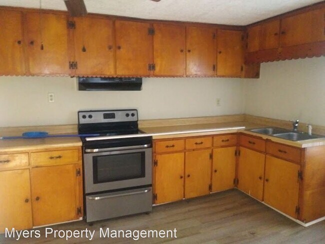 Building Photo - 4 br, 1.5 bath House - 131 Dorman St.