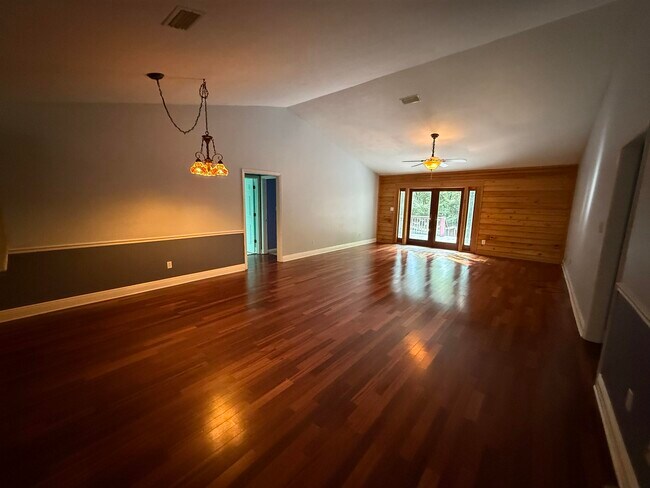 Foto del edificio - 1584 Chadwick Way