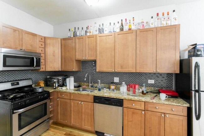 Building Photo - 4 bedroom in CHICAGO IL 60612