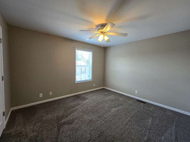 Building Photo - 248-2B EXECUTIVE AVE, CLARKSVILLE, TN 37042