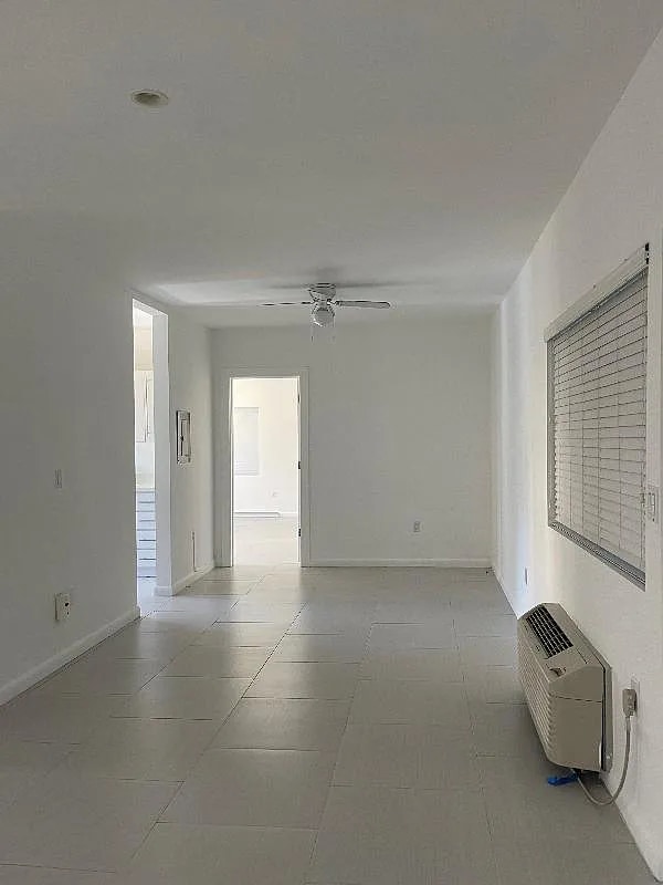 Foto del edificio - 916 W 42 St
