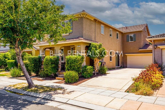 Building Photo - Questa Village: Spacious 3-Bedroom Retreat...