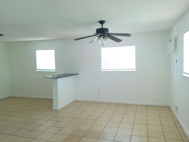 Foto del edificio - 2701 Nemec Unit 3 - 2/Bed 1/Bath - $1150/m...