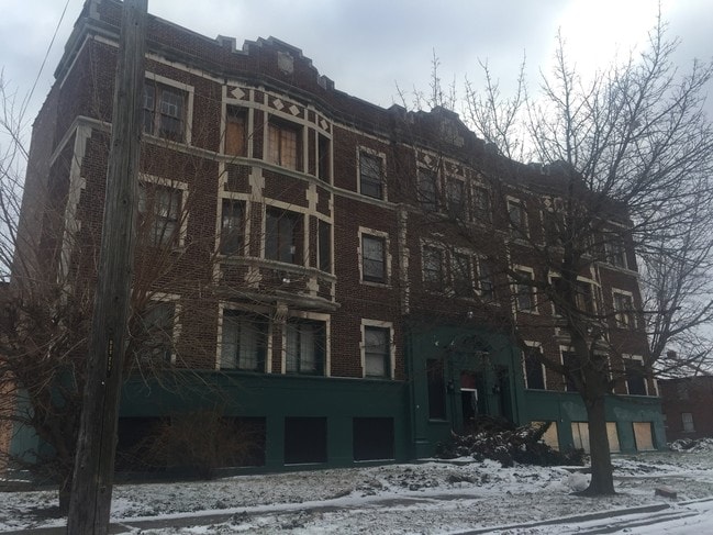 Building Photo - 3295 Rochester St