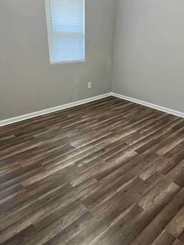 Building Photo - 306 Freedom Dr