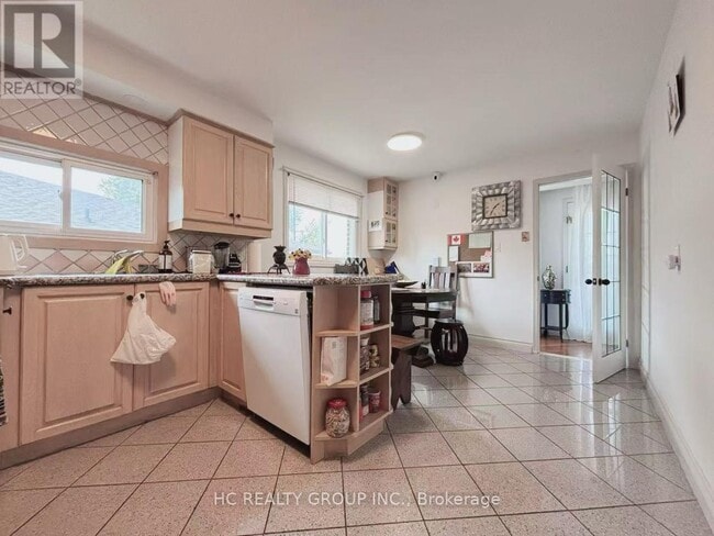 Building Photo - 983 Old Cummer Ave