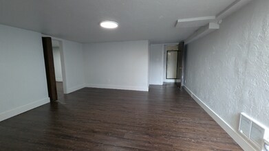 Building Photo - 208 G St