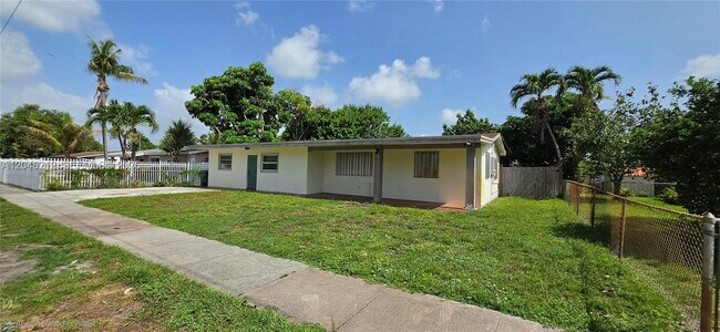 Foto del edificio - 1331 NE 211th St
