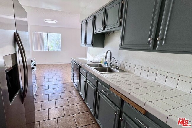 Foto del edificio - 7442 Hazeltine Ave