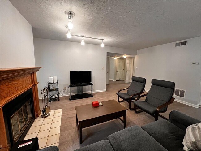 Foto del edificio - 1346 Weatherstone Way NE
