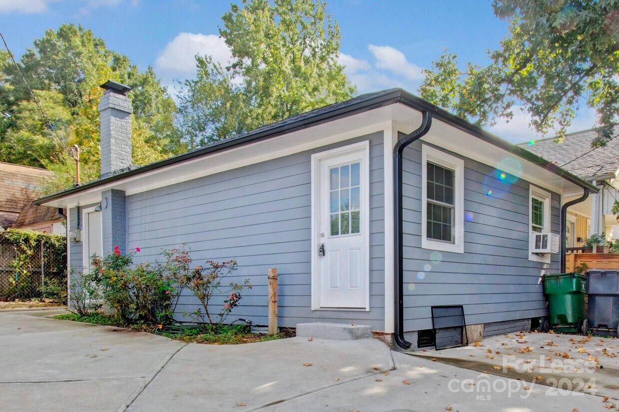 Primary Photo - 1740 Hawthorne Ln