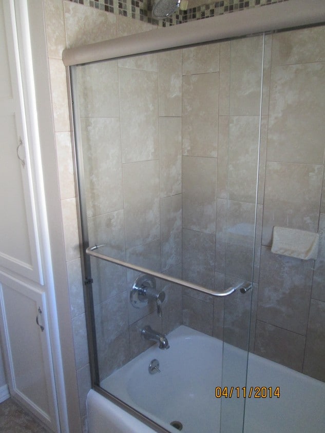 Shower with tile to the ceiling - 1117 Shenandoah St