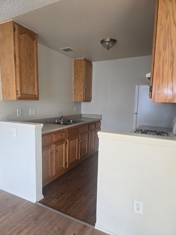 Foto del edificio - 5906 Challen Ave