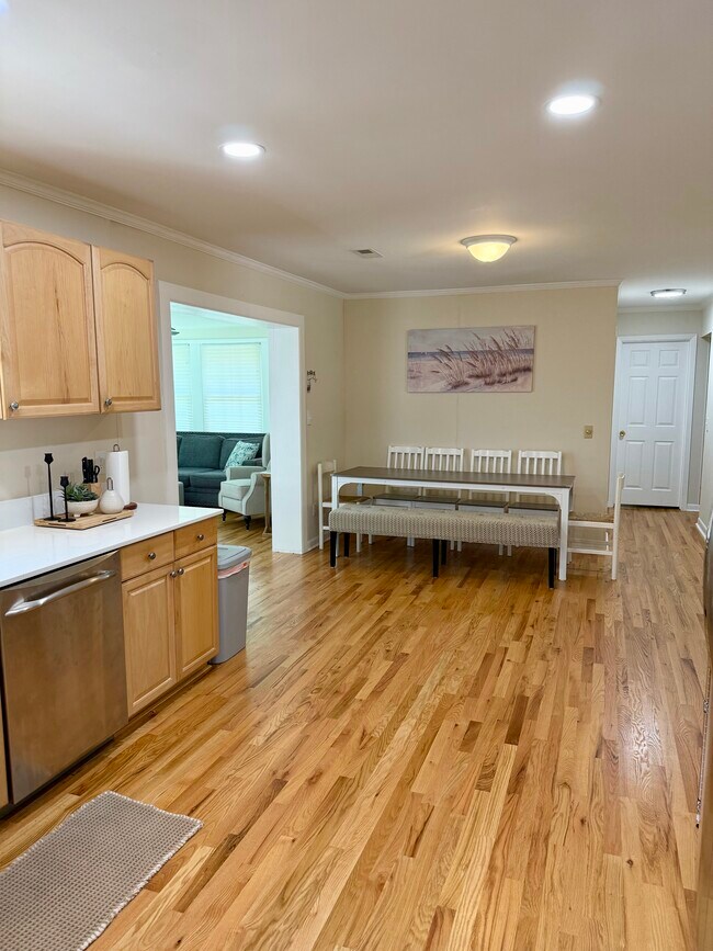 Foto del edificio - 6616 Greenville Loop Rd