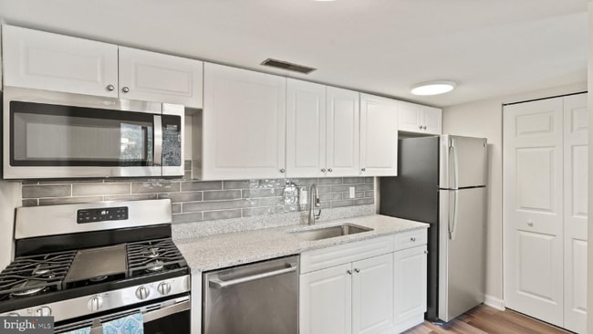 Photo - 527 N Armistead St Apartment