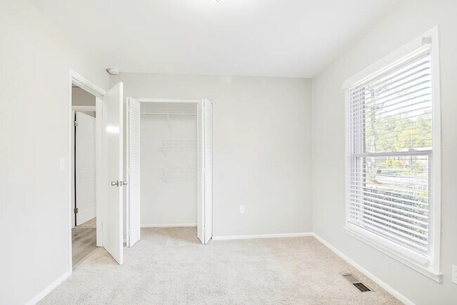 Foto del edificio - 1313 Clermont Rd