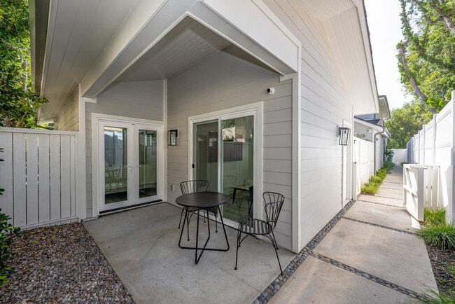 Foto del edificio - 5644 Stansbury Ave
