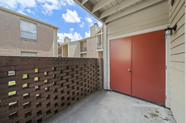 Patio- B1-2Bd-2Ba- Flint290.jpg - Flint at 290