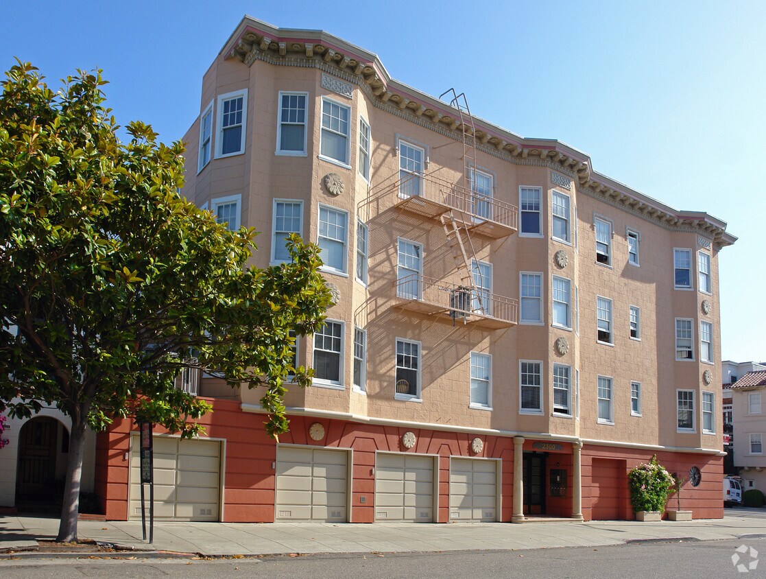 Building Photo - 2300 Bay St