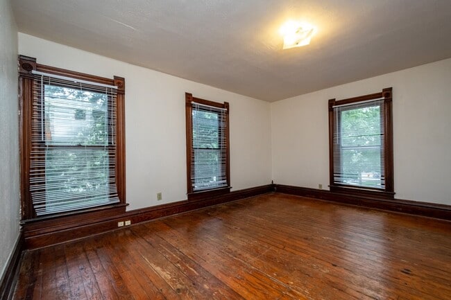 Building Photo - 1125 N Dodge St