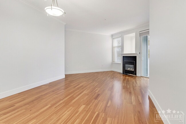 Building Photo - Charming 2-Bed, 2-Bath Condo for Rent at Ocean Bay Villas — South Surrey / White Rock