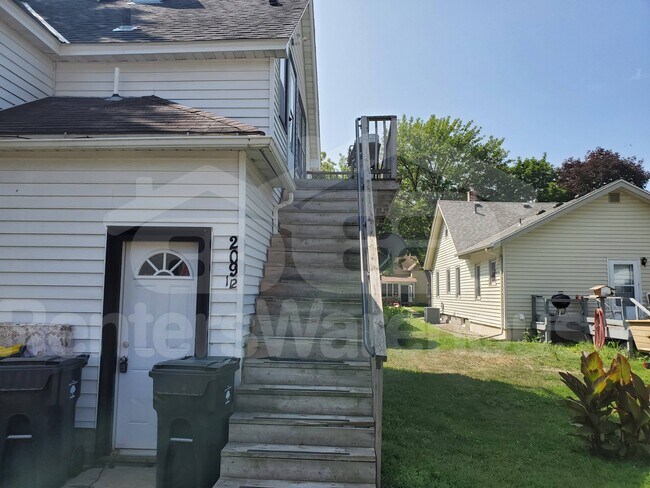 Foto del edificio - 209 1/2 Cross Street