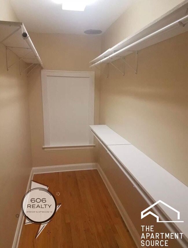 Foto del edificio - 6626 Cermak Rd