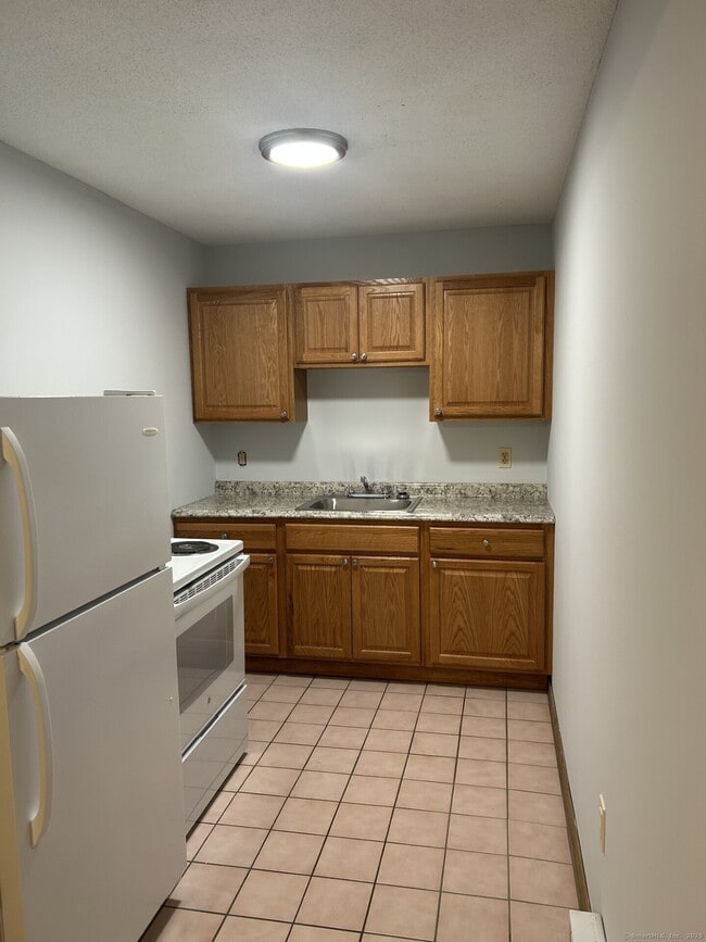 Building Photo - 46 N Cherry St
