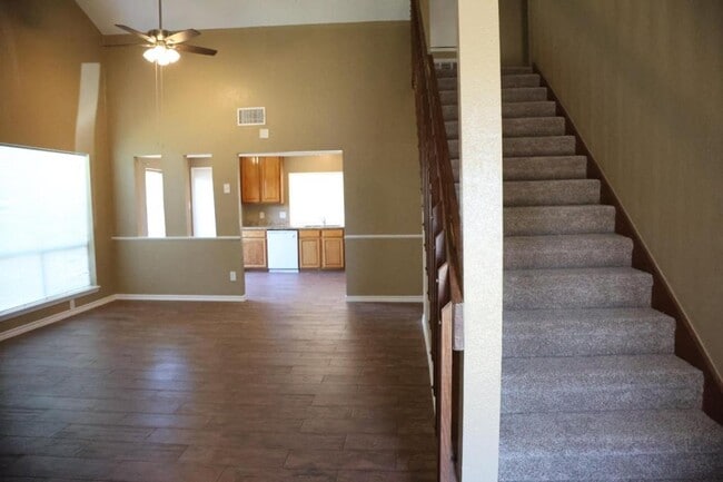 Building Photo - 2307 Edgedale Dr