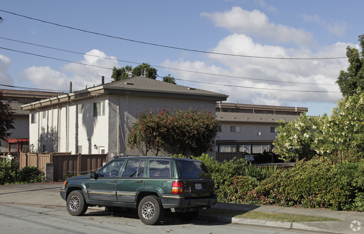Building Photo - Forest Avenue Apartments