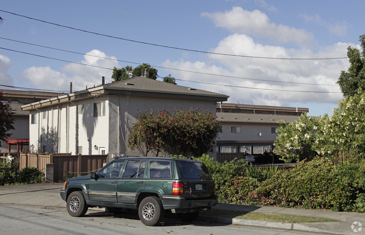 Foto del edificio - Forest Avenue Apartments