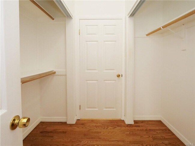 Building Photo - 241 Pso De Granada