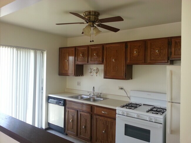 Building Photo - 411 Inland Dr
