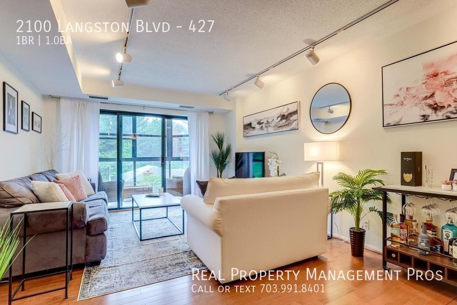 Primary Photo - Stunning & Spacious Astoria Condo- Walk to...