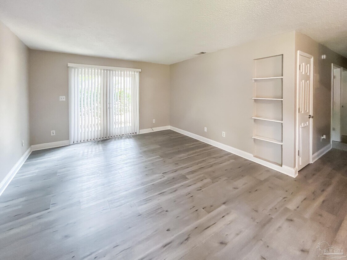 Foto principal - 500 N Crow Rd
