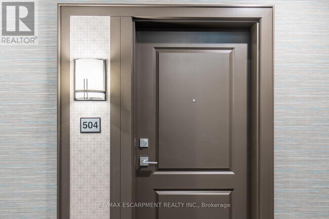 Building Photo - 460 Dundas St E