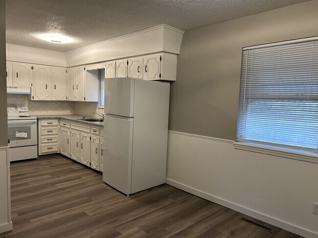 Foto del edificio - 905-907 N Rouse Duplex