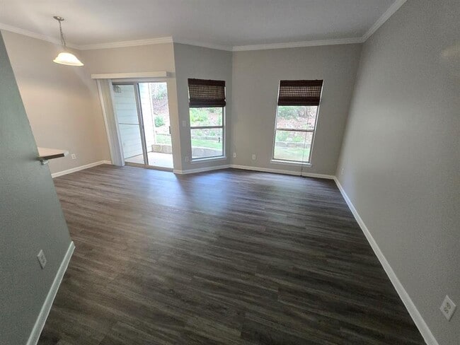 Building Photo - 6000-14 Shepherd Mountain Cove