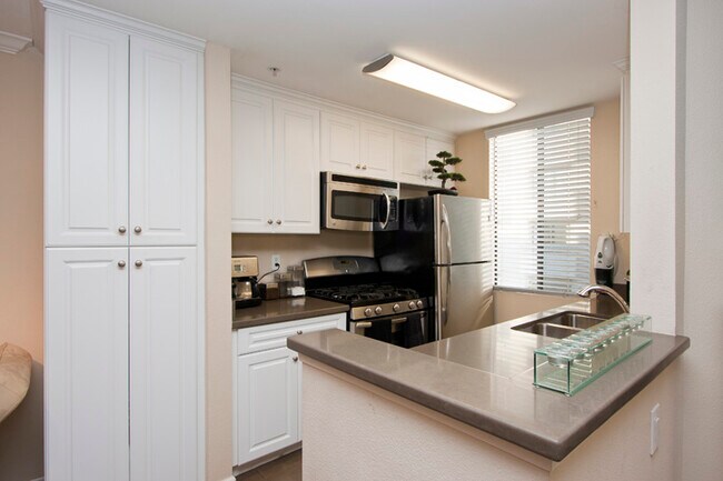 Foto del edificio - 7320 Hawthorn Ave