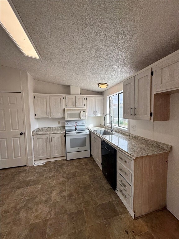 Foto del edificio - 2381 E Butler Ave