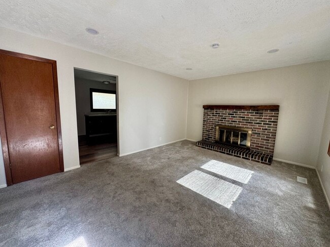 Building Photo - 3 bed 1 1/2 bath in NE Lincoln