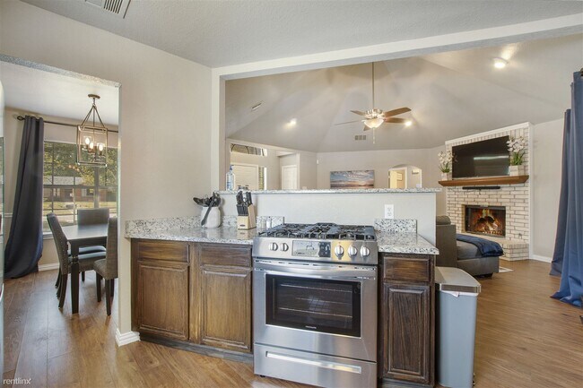 Foto del edificio - 3 br, 2 bath House - 2004 Cedar Crest Boul...