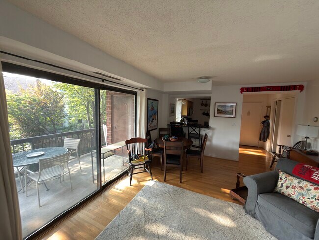 Foto del edificio - 2320 Wisconsin Ave NW