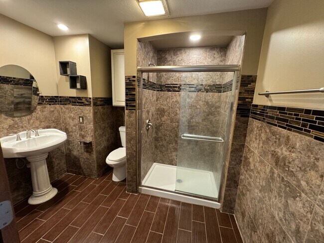 Building Photo - Spacious 2BR Duplex with Laundry Hookups + Big Yard