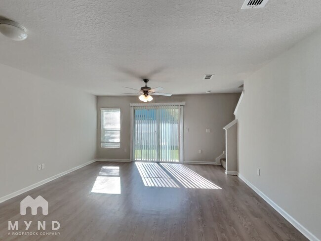 Foto del edificio - 12712 Camden Rd