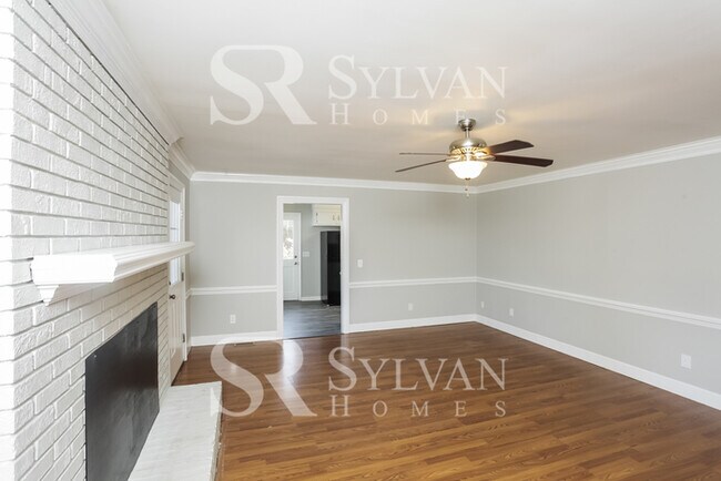 Building Photo - Gorgeous 4BR 3BA Home