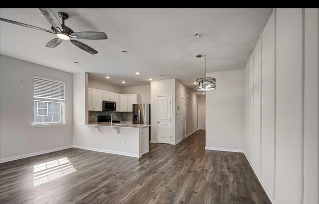 Building Photo - 221 Mazzeo Dr