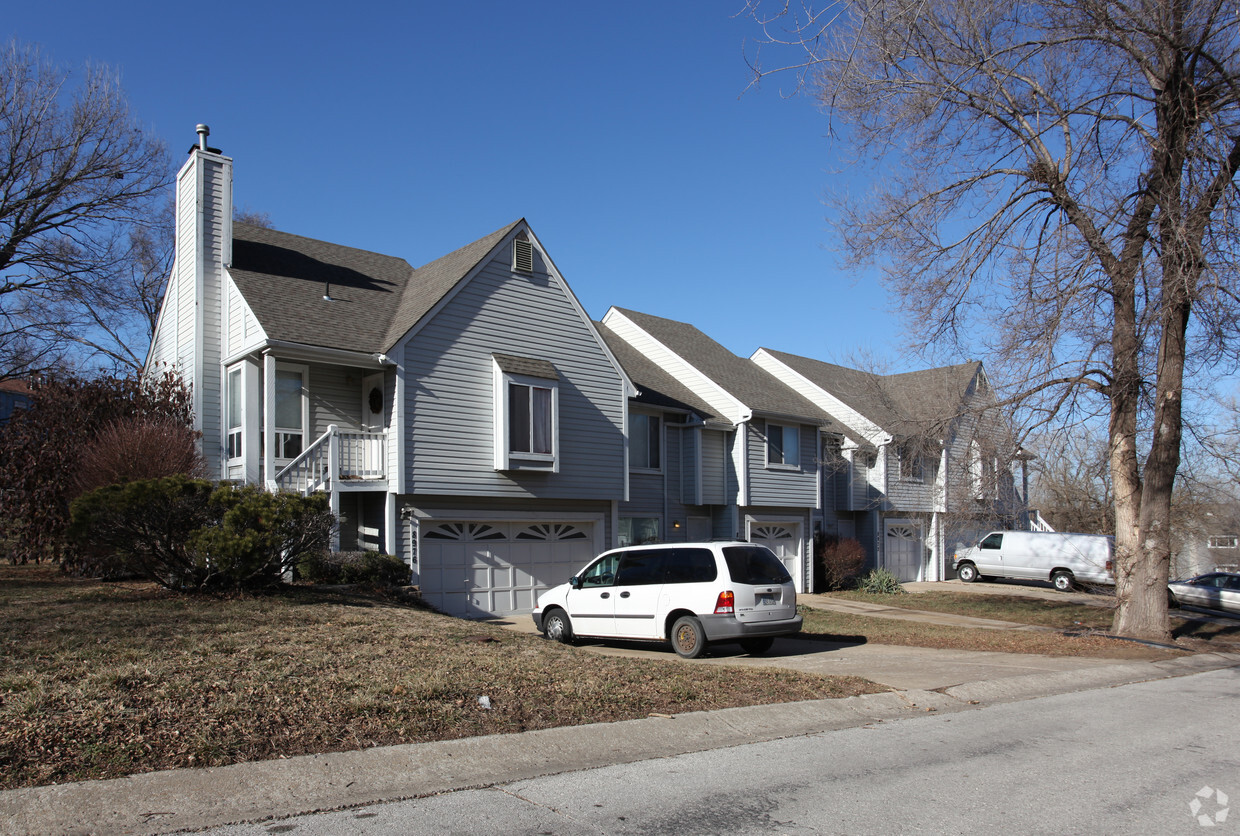 Primary Photo - 8922-8946 Hauser St