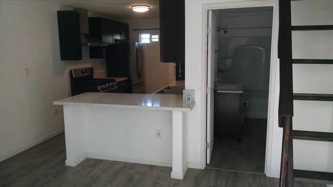 Building Photo - 3083 Mission Village Dr